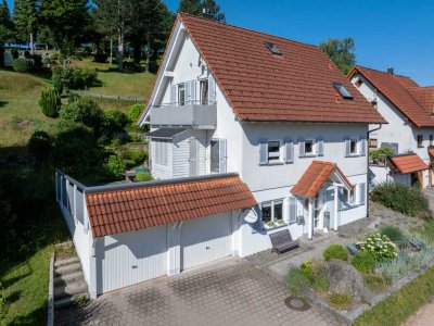 Geräumiges, vollst. renoviertes 8-Zimmer-Einfamilienhaus mit geh. Innenausstattung