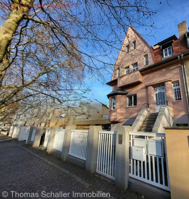 Prachtvolle  Villa ( mit  Denkmalschutz) die als Mehrfamilienhaus mit großen Wohnungen genutzt wird