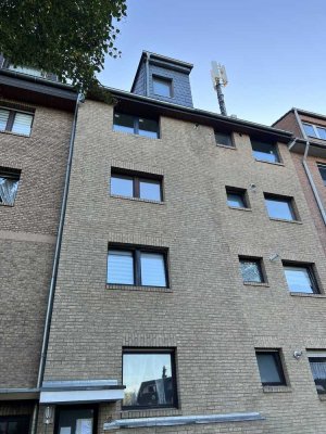 Sanierte Wohnung mit drei Zimmern und Balkon in Köln Pesch