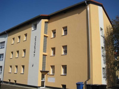 Renovierte 3 - Zimmer Wohnung mit Balkon in zentraler Lage