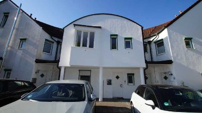 Reihenmittelhaus mit kleinem Garten und Garage