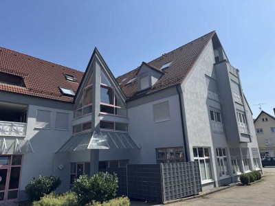 Schöne und gepflegte 3 - Zimmer - Maisonette-Wohnung mit Loggia und Stellplatz