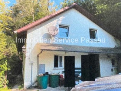 Renovierungsbedürftiges Haus mit großem Grundstück in ruhiger Lage in Sandbach!