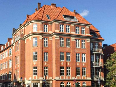 Exklusive Wohnung mit viel Altbauflair und drei Balkonen in Düsternbrook