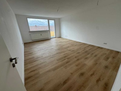 Frisch sanierte 4-Zimmerwohnung mit Balkon / keine Erbpacht