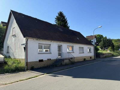 Sanierungsbedürftiges Objekt auf großem Grundstück