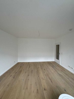 Erstbezug ! Kernsanierte -1-Zimmer Wohnung mit Küche und Balkon in Frankfurts Innenstadt