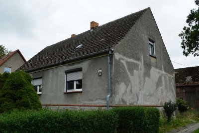 Alter Bauernhof mit Wohnhaus und Scheune plus Garten plus Ackerfläche in Neuwustrow