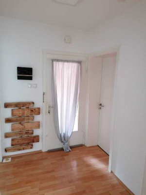 Helle 3 Zimmer, Küche und Bad DG Wohnung