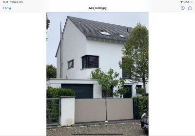Exklusives Einfamilienhaus im Steinbergsviertel Darmstadt modernisiert, mit Garten, Dachterrasse
