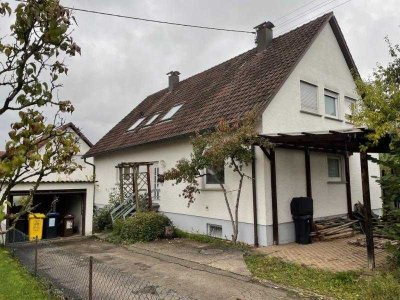Platz für 2. Familien! Interessantes Zweifamilienhaus mit Garten in Urbach!