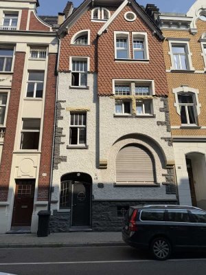 Charmante Altbauwohnung im Herzen der Stadt