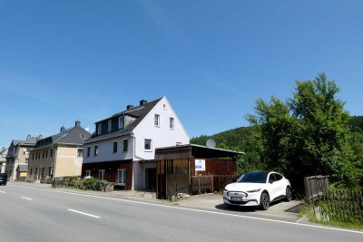 Warum länger Miete zahlen? Großes Ein- / Zweifamilienhaus mit 4 Garagen in Schwarzenberg-Grünstädtel
