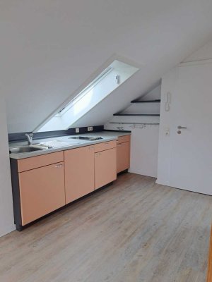 585 € - 50 m² - 2.0 Zi.