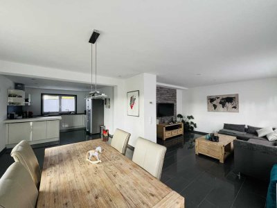 Vollständig renovierte 3-Zimmer-Wohnung mit großem Balkon in Nippes