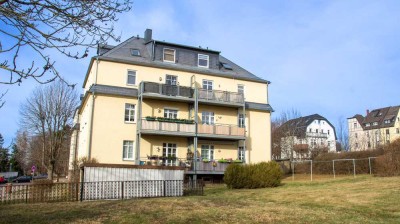 Charmante 2-Raum-Dachgeschosswohnung mit französischem Balkon in Hartmannsdorf