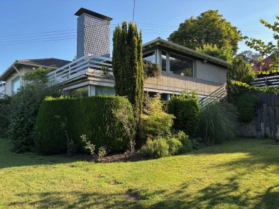 Freistehendes Einfamilienhaus mit unverbaubarem Blick ins Siebengebirge, Balkon und Abendsonne