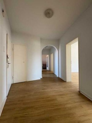 Erstbezug nach Sanierung mit Balkon: Freundliche 3-Zimmer-Wohnung in Hildesheim