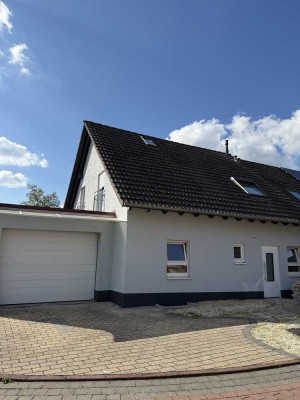 PROVISIONFREIE!!! Doppelhaushälfte mit Pool und Sauna.