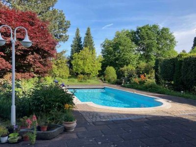 Kirchhörde/Löttringhausen ! Komfortables Einfamilienhaus mit Pool, Sauna, parkähnliches Grundstück !