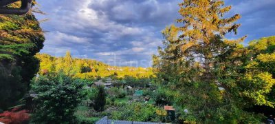 *NEU*
Top saniertes Mehrfamilienhaus: 4 Wohnungen, Doppelgarage, Carports & Garten in KN-Fürstenber