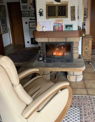 ETW 2,5 Zimmer, Balkon, Kamin, Einbauküche,