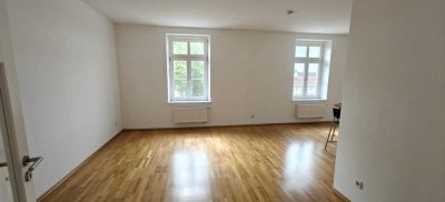 Exklusive 3-Zimmer Mietwohnung in zentraler Lage Altbau – Denkmalschutz mit Aufzug - M542