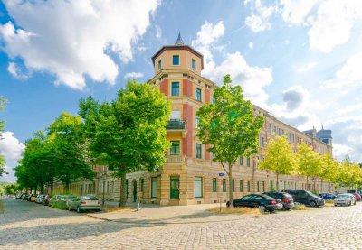 Neu möblierte 1,5-RW * sep. Küche mit Fenster * EBK * Parkettboden*Hinterhof * zentral&Uninah * TOP