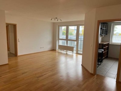Helle 2-Zimmer-Wohnung mit Süd-Balkon im 4. OG in Landshut-West