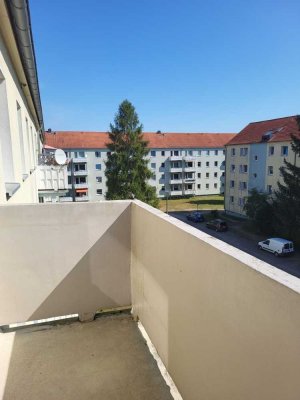 2 -Raumwohnung mit Balkon, Aufzug, Tageslichtbad im ruhigen Umfeld!