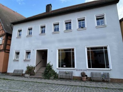 Attraktives Wohn- und Geschäftshaus im Herzen von Leutershausen