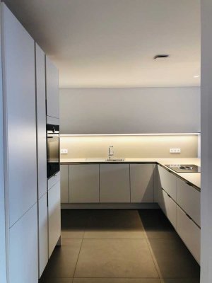 Stilvolle, neuwertige 3-Zimmer-Wohnung mit West- Loggia und Einbauküche in Bielefeld Mitte