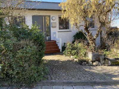 Gepflegter Flachdachbungalow – in Top-Ruhewohnlage – mit Weitblick