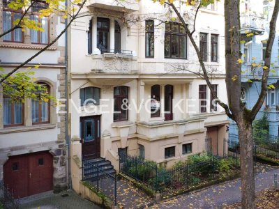 Wohnen mit Stil und Geschichte – exklusives Altbaujuwel im Herzen des Rheingauviertels