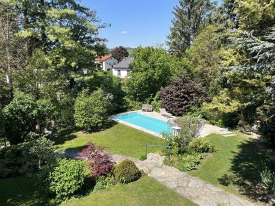 Idyllische Landhausvilla mit Pool in Grünruhelage am Kahlenberg
