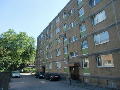 Erstbezug nach Renovierung - 2 Zimmerwohnung mit Balkon in ruhiger Straße in Hassels