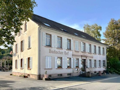 Historische Dachgeschoßwohnung mit Rendite in Wiesenbach