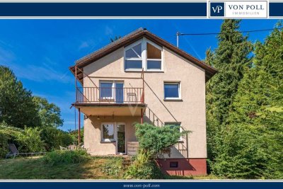 Einfamilienhaus mit Blick auf den Turmberg und sonnigem Garten
