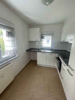 Schöne 3-Zimmer-Erdgeschosswohnung mit Terrasse und neuer Einbauküche