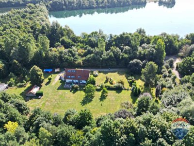 Lage! Lage! Lage!
Großes Ein- Zweifamilienhaus auf Exklusivem Grundstück in Goch- Kessel