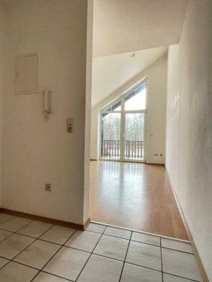 Attraktive und gepflegte 3-Raum-Dachgeschosswohnung mit geh. Innenausstattung mit EBK in Kößlarn