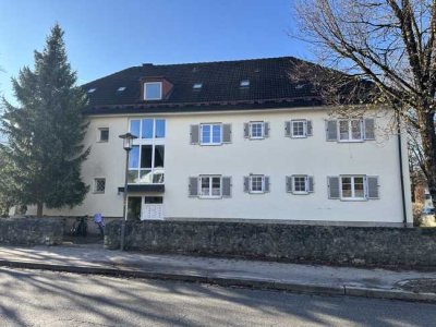 Großzügige 4-Zimmer Wohnung mit Balkon