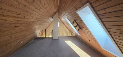 Charmante Dachgeschoßwohnung mit Galerie von privat