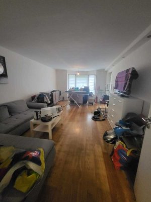Gemütliche 3-Zimmer-Hochparterre-Wohnung mit Balkon und EBK in Stadtbergen