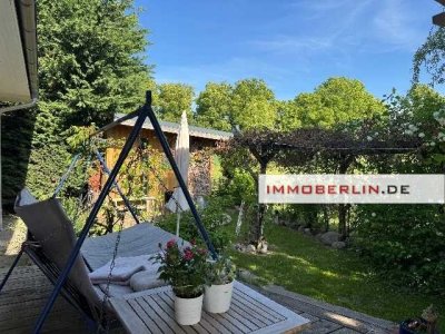 IMMOBERLIN.DE - Wunderbarer Bungalow mit großem Sonnengarten in ländlicher Wohlfühllage
