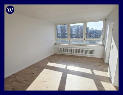 Helles 2-Zimmer-Apartment + Loggia, renoviert, offener Kochbereich, Wannenbad, neuer Boden, Aufzug