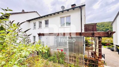 Ein- bis Zweifamilienhaus mit viel Potenzial in idyllischer Lagemit Terrasse und Garage
