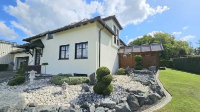 Luxuriöses Einfamilienhaus mit angrenzender Gewerbeeinheit!