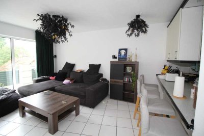 Zentrale Lage: 3 Zimmer-Wohnung mit individuellem Schnitt u. 2 Stellplätzen