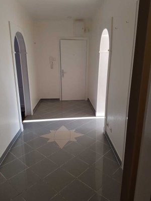 schöne renovierte 3-Zimmer-Wohnung im I. OG ohne Balkon